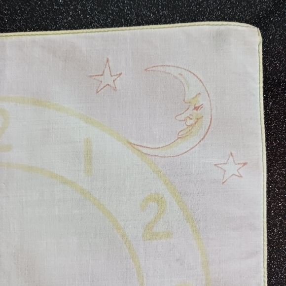 Vintage Bedtime Clock Children's Hankerchief. - Picture 4 of 6